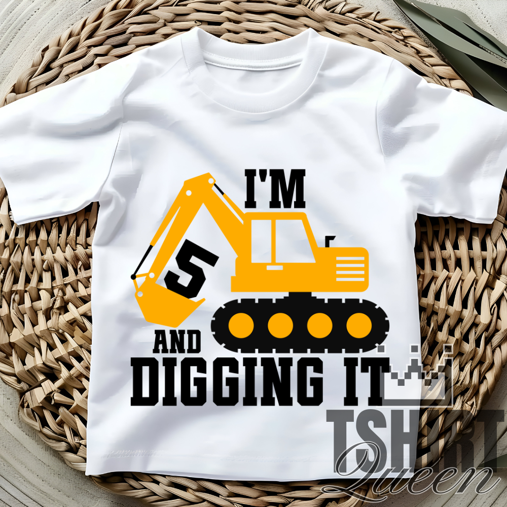 I'm 5 and Digging It - Birthday T-shirt